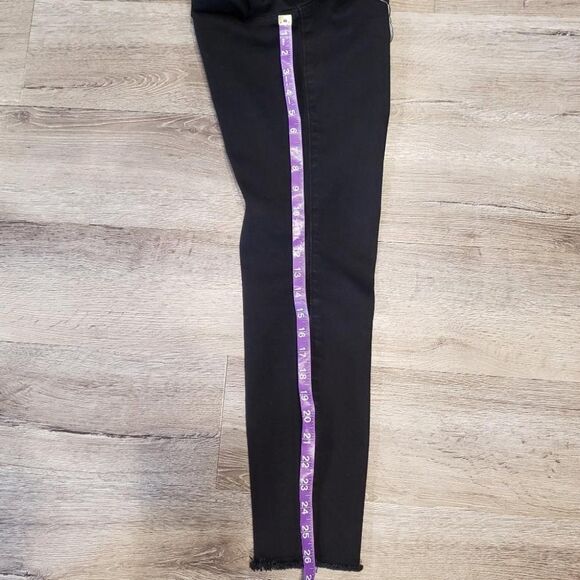 Black rose applique raw hem mid-rise tapered ankle length jeans goth emo Size 4 - Picture 6 of 9